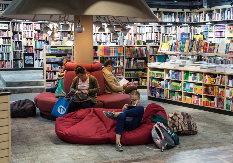 magasin-MAZAUGUES-min_books_bookstore_book_reader_readers_reading_shop_sale_books-849006